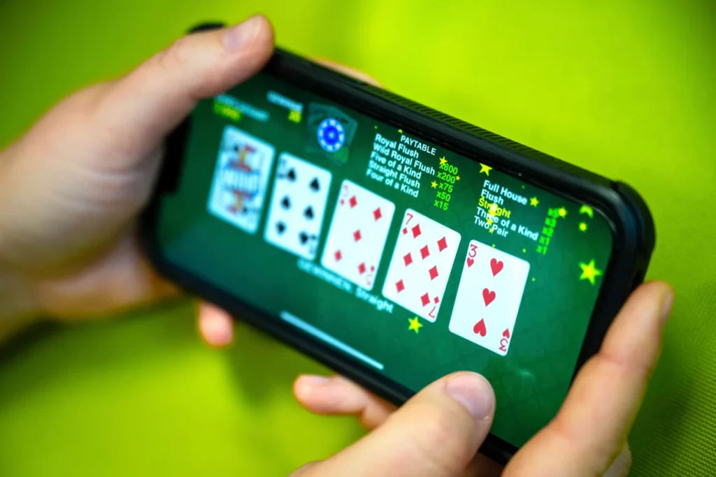 online gambling poker smartphone